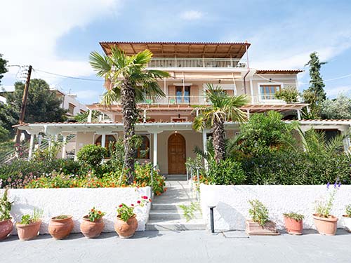 Mourtzoukos Apartments