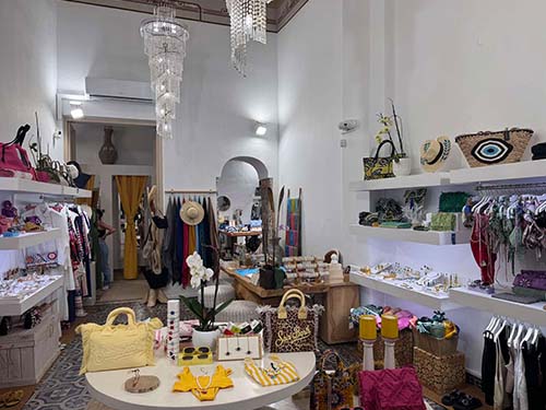 Tres Chic Poros